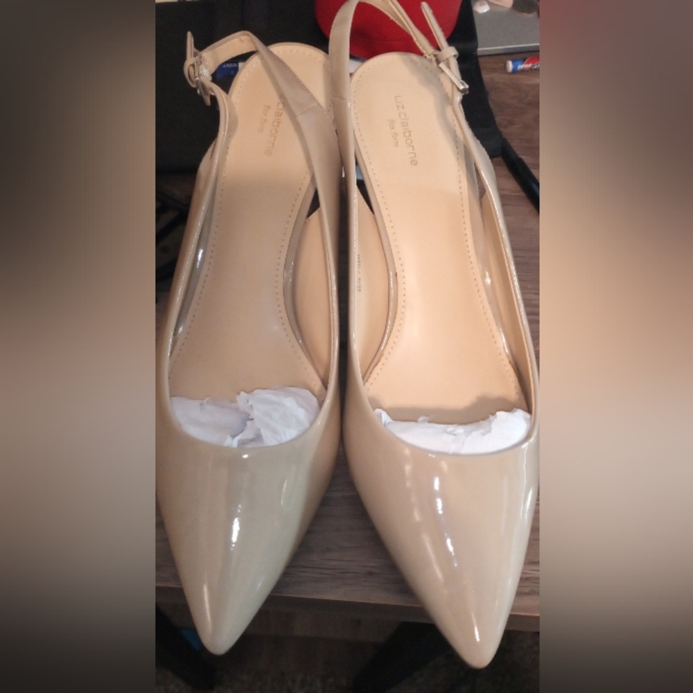 Women new patent leather pumps